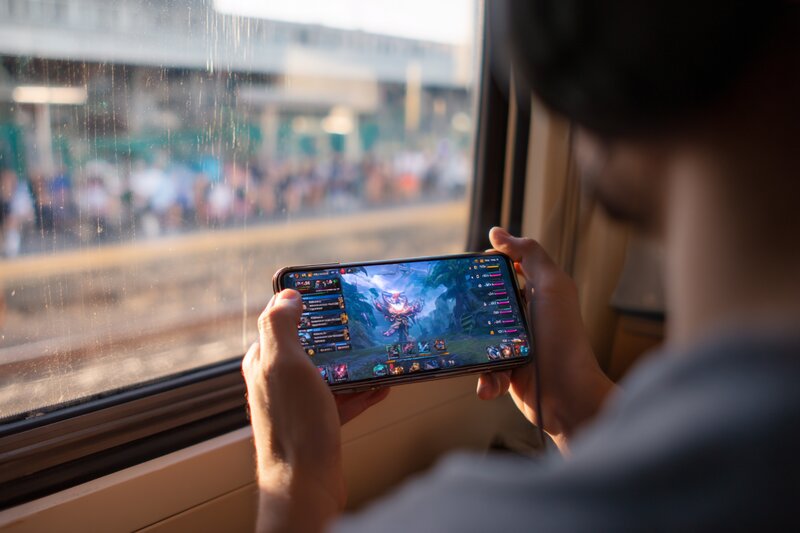 Escolhendo app de apostas no celular